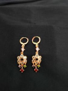 Boucles d'oreilles de super qualité serties de boucles d'oreilles fantaisie en plaqué or 22CT de forme ronde à la mode à vendre - Product Image 3