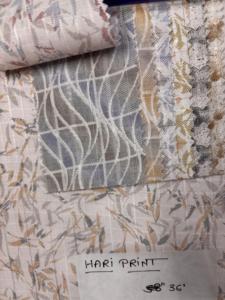 Tissu imprimé numérique en polyviscose de haute qualité avec des motifs SKM, textile tissé pour chemises et robes pour garçons - Product Image 3