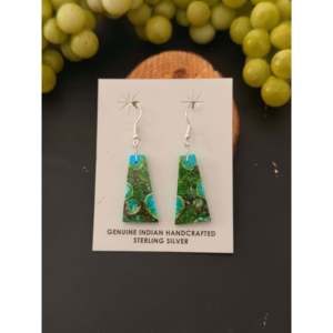 Pendientes Colgantes de Plata de Ley y Turquesa Verde Mohave Navajo, Diseño Geométrico en Losa, Hechos a Mano - Product Image 1