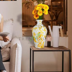 Elegante florero cilíndrico de metal con acabado plateado, elegante exhibición de piso para el hogar y el jardín, hecho de hierro - Product Image 1