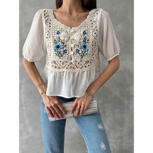 Blusas y Camisas Bordadas Color Crema para Mujer, Marca Topshow, Venta al Por Mayor - Product Image 3