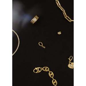 Colgante de Corazón Acanalado Pequeño con Diamantes, Elegante Adorno para Colección de Pendientes y Collares Pequeños - Product Image 4
