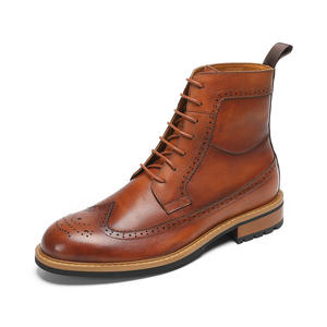 Bottes de travail marron durables avec soutien de la voûte plantaire et talon antidérapant pour hommes, idéales pour le travail en extérieur et les longues promenades - Product Image 2