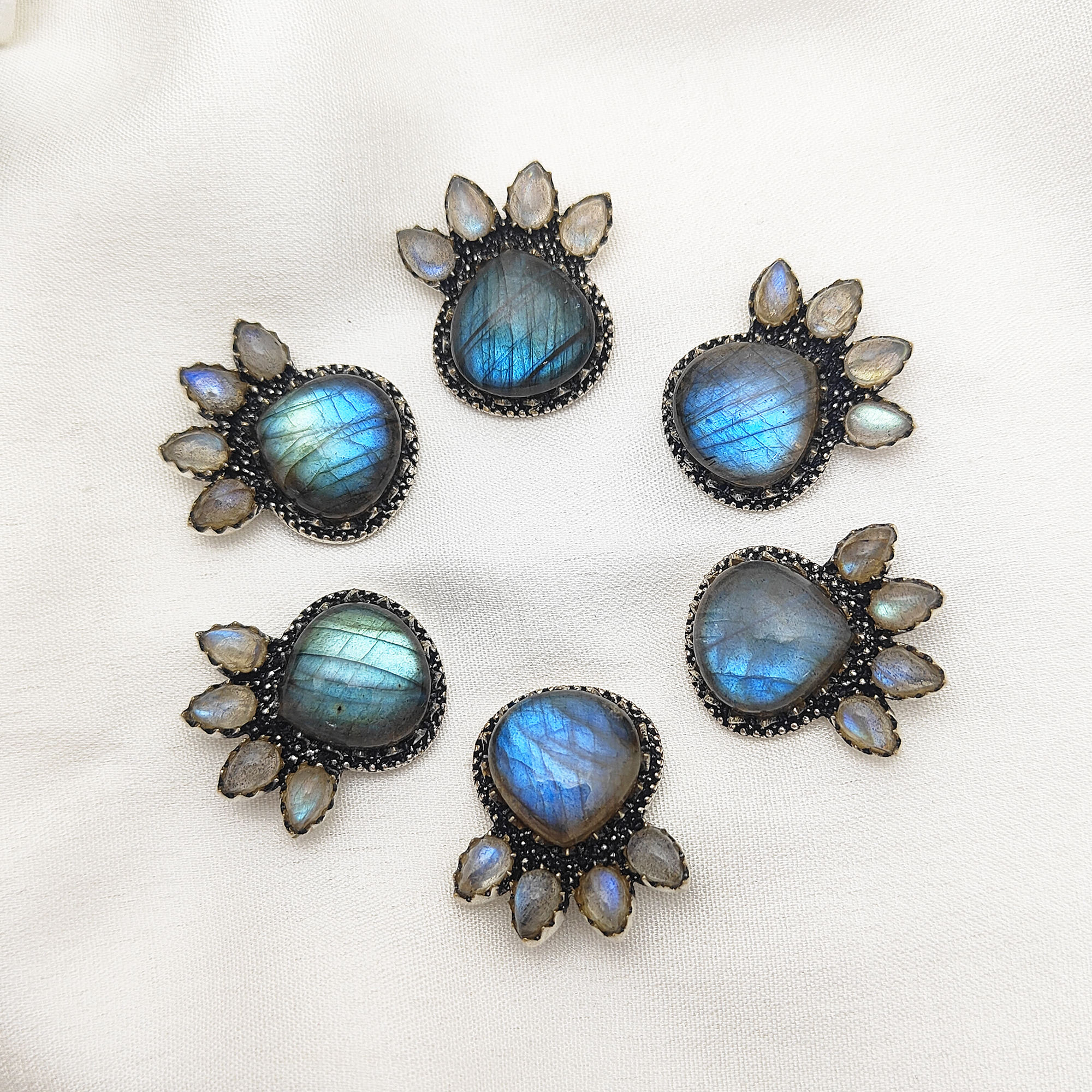 ลาบราดอไลท์