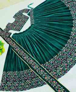 Chinon Silk Lehenga Choli Set, un estudio de elegancia y sofisticación, drapeado a la novia en un lujoso estilo de seda Gharara - Product Image 2