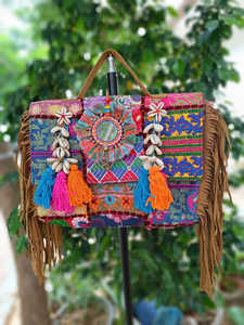 Bolso Bandolera Étnico Banjara con Bordado y Parches para Mujer, Bolso de Mano Hecho a Mano de Origen Indio, 10x7 Pulgadas, para Fiestas y Bodas - Product Image 2