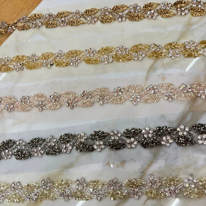 ชุดราตรีผ้าลูกไม้ตาข่ายทำมือสุดหรู พร้อมการตกแต่งด้วยลูกปัดที่เป็นมิตรต่อสิ่งแวดล้อม ลายปักดอกไม้ ของตกแต่งบ้าน ของขวัญ - Product Image 1