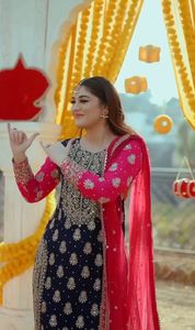 Ensemble Palazzo et Dupatta pour femmes élégantes avec broderie gracieuse Tenue ethnique parfaite pour les mariages, les festivals et les occasions spéciales - Product Image 2