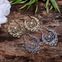 Boucles d'oreilles ethniques en laiton plaqué or, bijoux floraux classiques et festifs, créoles traditionnelles pour femmes, fabriquées en Inde, sans pierres, livraison rapide