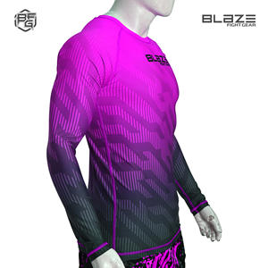 Diseño de sublimación personalizado Comodidad y protección Protector de sarpullido de manga larga para hombres con opciones de varios colores - Product Image 4