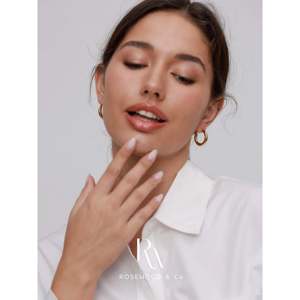 Pendientes de Aro Gruesos Chapados en Oro de 18K, Resistentes al Deslustre, Color Oro Medio, Impermeables, Finos, Colgantes, Minimalistas, Regalo para Mamá - Product Image 1