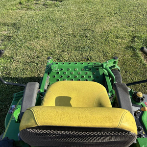 เครื่องตัดหญ้าแบบ Zero Turn รุ่น Johnn Dee.ree Z925A เครื่องยนต์เบนซิน 2 จังหวะ รถตัดหญ้าสำหรับงานดูแลสนามหญ้าเชิงพาณิชย์ ราคาโรงงาน ขายส่ง - Product Image 1