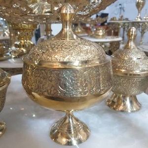 Olla de polvo de latón de diseño grabado hecha en la India para almacenar dulces, frutas secas, accesorios de cocina, mesa a precio mayorista - Product Image 1