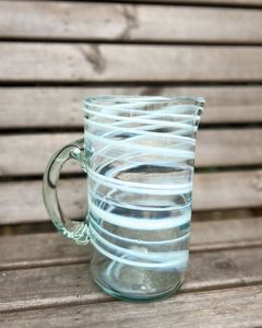 เหยือกน้ำเรซินโพลีเอสเตอร์สุดคลาสสิกสุดสร้างสรรค์พร้อมรูปน้ำแอปริคอทแบบหมุนสำหรับใช้ในครัวของขวัญคริสต์มาสทำจากเรซิ่น - Product Image 1