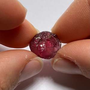 Pierre précieuse naturelle œil de chat grenat rouge, forme cœur, 8 mm, polie, haute qualité, pierre minérale - Product Image 2