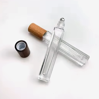 Vente en gros de flacons de parfum portables miniatures rechargeables en verre de 10 ml et 15 ml, avec vaporisateur et atomiseur, couvercle en bois, pour échantillons de parfum