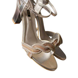 Sandalias de Tacón Antideslizantes Cómodas de Estilo Nuevo, Hechas Profesionalmente, con Suela de Cuero Genuino, Diseño de Moda de Alta Calidad - Product Image 1