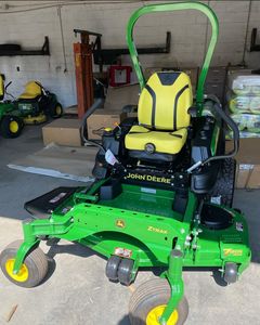 Tondeuse autoportée John Deere pour travaux lourds. - Product Image 2