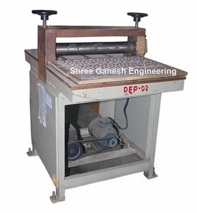 Découpeuse de textile à grande vitesse semi-automatique UI Type de plaque de tissu de coton coupeur triphasé 220v Textile à grande vitesse - Product Image 1