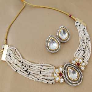 Hermoso collar de gargantillas de diamantes artificiales chapados en oro de calidad premium con hermosos pendientes perfectos para ocasiones festivas - Product Image 4