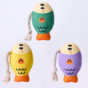 Jouets pour animaux de compagnie écologiques en gros, style dessin animé, pour chiens et chats, jouet à mâcher interactif résistant aux morsures, design en peluche de poisson - Product Image 3
