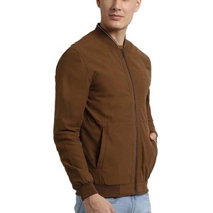 แจ็คเก็ตบอมเบอร์ผ้าแคนวาสพิมพ์โลโก้คุณภาพสูงสำหรับผู้ชาย ตำแหน่งโลโก้ด้านหน้า ขายส่งเสื้อผ้าฤดูหนาว บริการ OEM - Product Image 5