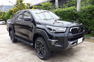 รถยนต์มือสองคุณภาพสูง ปี 2023 Hilux Revo Rocco Smart Cab 2.8L ดีเซล 4WD AT 4x4 พร้อมส่ง - Product Image 3