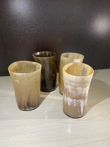 Verre Viking en corne naturelle artisanal |   Gobelet en corne polie pour les boissons - Product Image 2