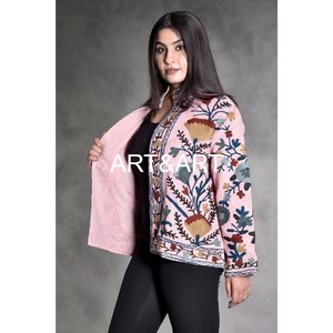 Canard matelassé indien fait à la main TNT Suzani veste courte brodée pour les femmes Crewel Festival cadeau spécial pour sa tenue de fête - Product Image 3