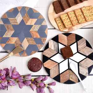 Majestic Blend Soporte para pastel de madera y resina hecho a mano Elegante soporte para postres de pierna de metal para bodas, celebraciones y hogar de lujo - Product Image 5