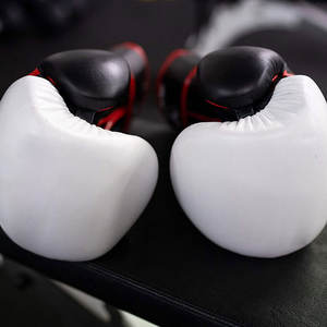 Guantes de Boxeo con Superficie Lisa y Acolchado Confiable, con Construcción de Calidad y Uso Cómodo para Entrenamiento - Product Image 4