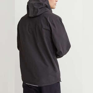 Veste coupe-vent toutes saisons résistante à l'eau, coupe ajustée et couche facile à emballer pour le camping, le trekking et la mode urbaine - Product Image 6