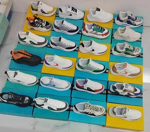 2024 nouvelles baskets pour hommes chaussures en Stock chaussures de style mixte chaussures décontractées de mode pour hommes baskets tendance vente de noël - Product Image 1
