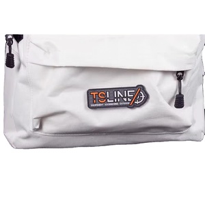 Patchs en caoutchouc personnalisés avec logo, sacoche messager, étiquette en PVC souple, imperméable, écologique, haute qualité, service OEM, gaufrage 3D - Product Image 1