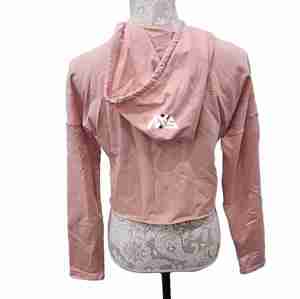 เสื้อฮู้ดครอปท็อปผู้หญิงคุณภาพสูง ดีไซน์สั่งทำได้ ผ้าถักมีฮู้ด ระบายอากาศ แห้งเร็ว สำหรับฤดูหนาว โลโก้ด้านหน้า - Product Image 2