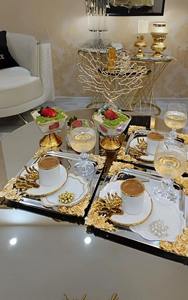 Elegante Bandeja de Servicio de Metal con Esquinas Florales en Acabado Plateado y Detalles de Rosas Doradas para Eventos en el Hogar y Servicios Festivos - Product Image 6