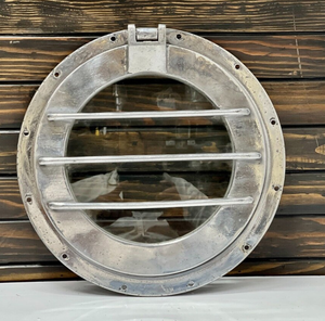 Decoración de Pared: Ventana Marítima de Aluminio Restaurada Estilo Vintage con Jaula - Calidad Premium - Product Image 1