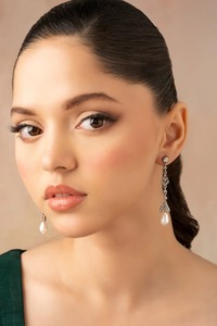 Boucles d'oreilles chic pour femmes Bijoux élégants étincelants Accessoires de mode Idéal pour le mariage et les vêtements décontractés - Product Image 5