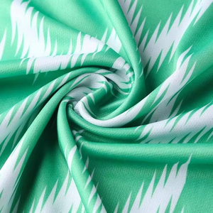 เสื้อฟุตบอลผ้าโพลีเอสเตอร์พิมพ์ลายดิจิทัลกันน้ำคอปกตั้งระบายอากาศได้ดีพิมพ์โลโก้ของคุณ - Product Image 5