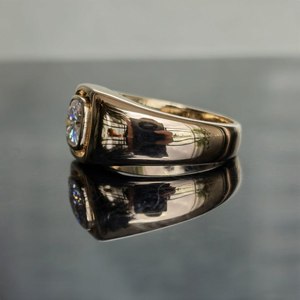 Bague de fiançailles en diamant cultivé en laboratoire 1.50 ct taille coussin pour hommes IGI certifié 18K or jaune lunette ensemble Solitaire alliance pour - Product Image 5