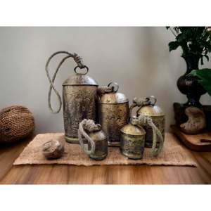 Juego de Campanas de Vaca Gigantes Vintage Rustic Harmony, Acabado Antiguo, Decoración para Fiestas Navideñas, Campanas Colgantes de 5 Piezas - Product Image 5