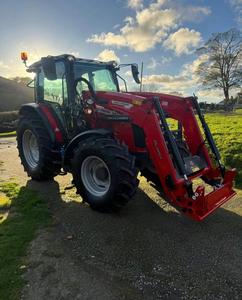Nouveau tracteur Massey Ferguson MF385 4x4 à moteur diesel. - Product Image 5