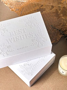 Scatola regalo in carta goffrata bianca di lusso con stampa floreale personalizzata con motivo floreale Eco Friendly <span class=keywords><strong>per</strong></span> Set regalo Premium - Product Image 2