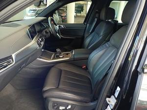 BMWW X5 M50i 2022, 8 cylindres, boîte automatique 6 vitesses, SUV d'occasion, conduite à droite/à gauche, intérieur foncé, sièges en cuir, toit ouvrant, caméra de recul, pneus R17 - Product Image 3