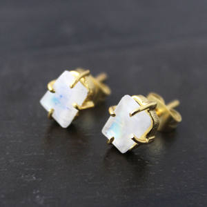 Pendiente de tuerca chapado en oro con forma elegante de piedra lunar natural hecho a mano al por mayor para joyería - Product Image 2