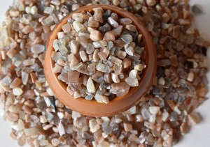 Venta al por mayor de mezcla de piedras de luna de forma irregular de 1 kg, chips de piedras preciosas naturales curativas para decoración, fabricación de joyas y arte. - Product Image 2