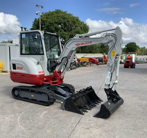 Mini-excavatrice Takeuchi TB230 neuve et d'occasion, excavatrice sur chenilles compacte, excavatrice hydraulique avec godet pour la construction - Product Image 1