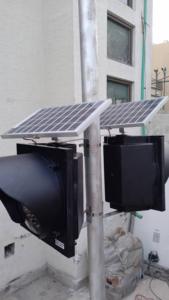 Luz Estroboscópica LED Solar Amarilla de Señalización |   Luz Intermitente Impermeable de Alta Luminosidad para Aplicaciones de Seguridad Vial - Product Image 2