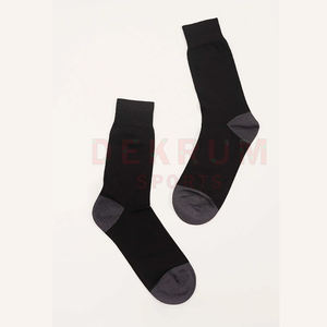 Nouvelles chaussettes de sport basses pour hommes avec logo personnalisé, en coton décontracté, avec soutien antidérapant et compression, commande minimum de 10 paires - Product Image 1