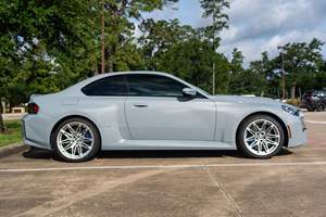 2025 M2 Manual de 6 Velocidades, Gris Metálico Brooklyn, Paquete de Iluminación, Sin Modificar - Product Image 3